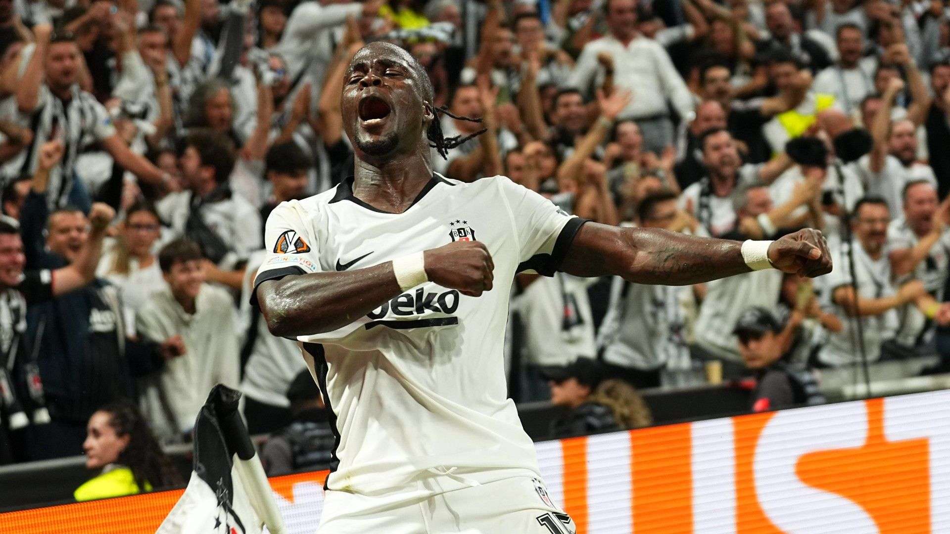 Junior Olaitan İstanbul'a geldi, Beşiktaşlı taraftarlar karşıladı!