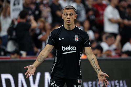 Leandro Trossard, Beşiktaş'a Transfer Oldu: Şaşkınlık Yaratan Karar