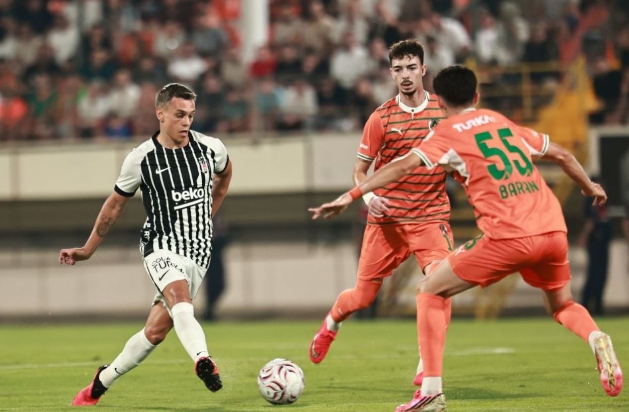 Beşiktaş'tan hakemlere sert tepki: 'Art niyetli hakemleri istemiyoruz'