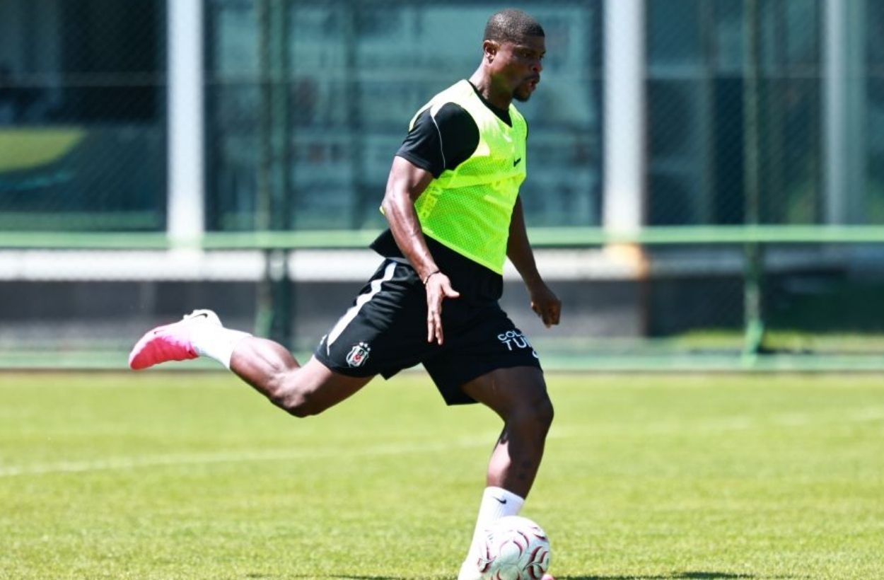Beşiktaş, Agbadou için 12 milyon euro'ya teklif bekliyor
