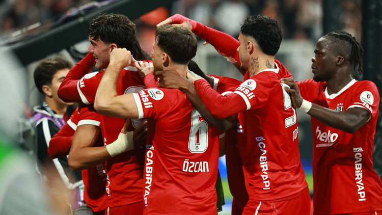 Beşiktaş, Başakşehir'i 2-0 ile geçerek puanını 18'e çıkardı