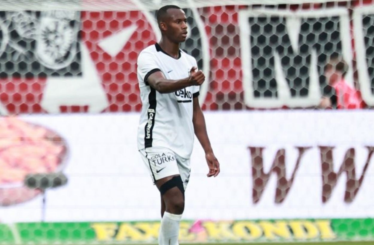 Beşiktaş, Midtjylland'ı 2-0 Geçerek Bir Üst Tura Yükseldi