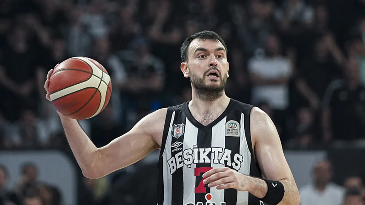 Yiğit Arslan Beşiktaş'a veda etti: 'Hepinizle birlikte kocaman bir aile oldum'