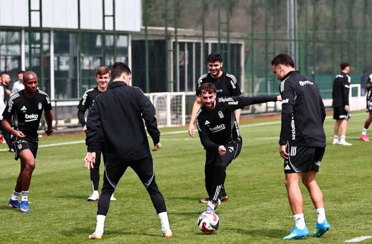 Beşiktaş, Sergen Yalçın yönetiminde idman yaptı