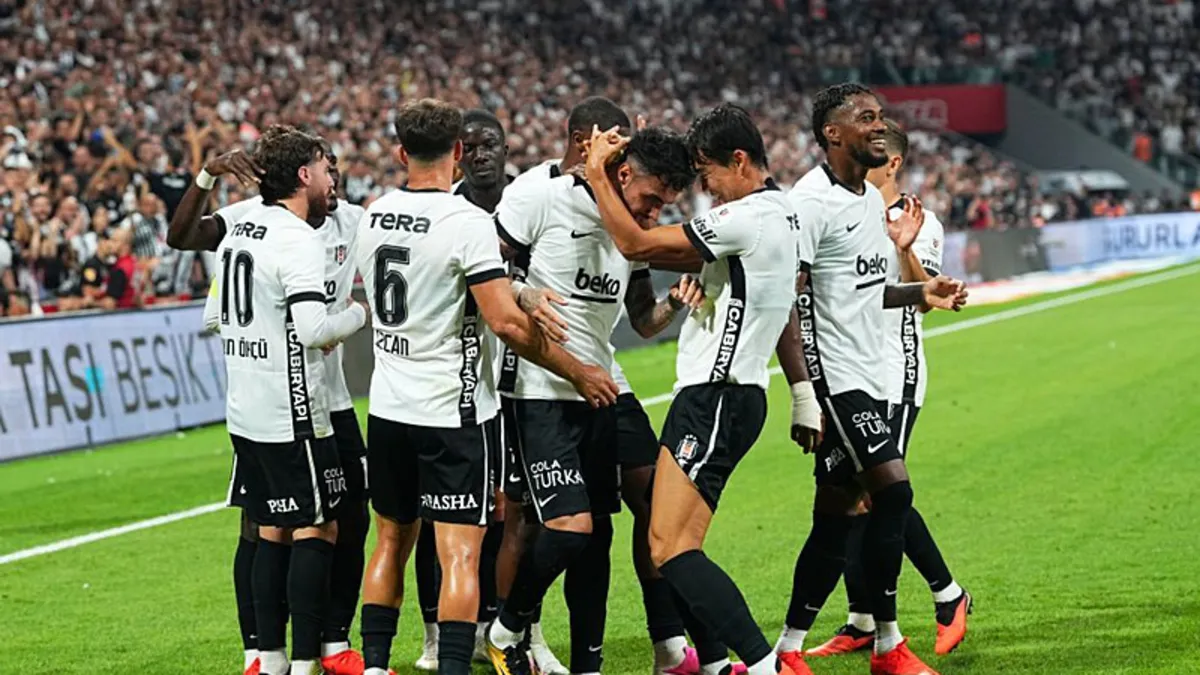 Beşiktaş, Erzurumspor'u 3-0 yenerek liderlik koltuğuna oturdu!
