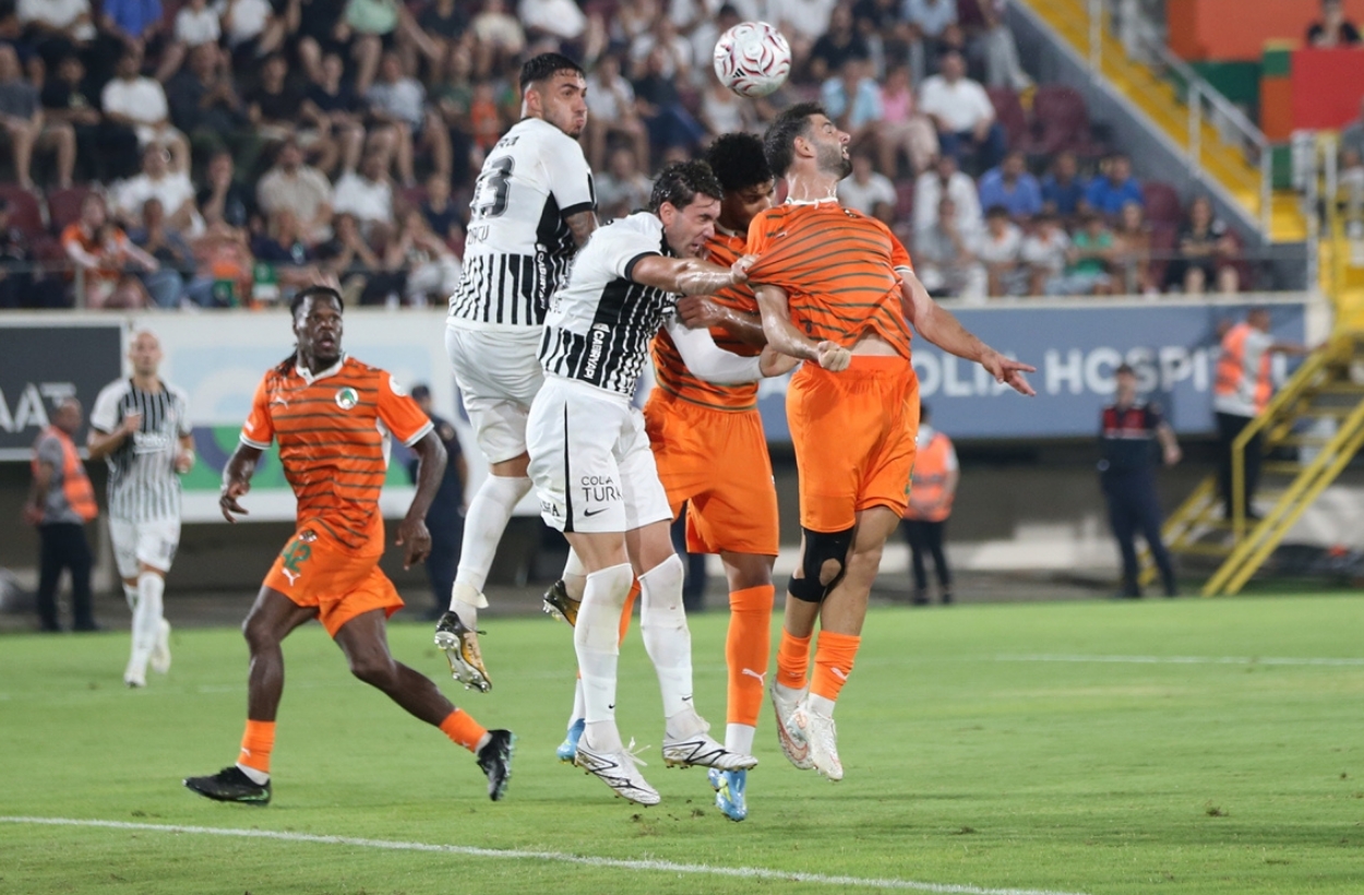 Beşiktaş, Alanya'da gol yollarında yine tıkandı