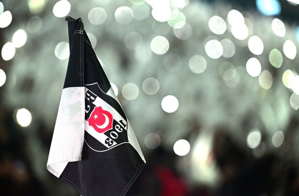 Beşiktaş'ın Dolmabahçe'deki Taraftar Gücü Dünyayı Büyülüyor