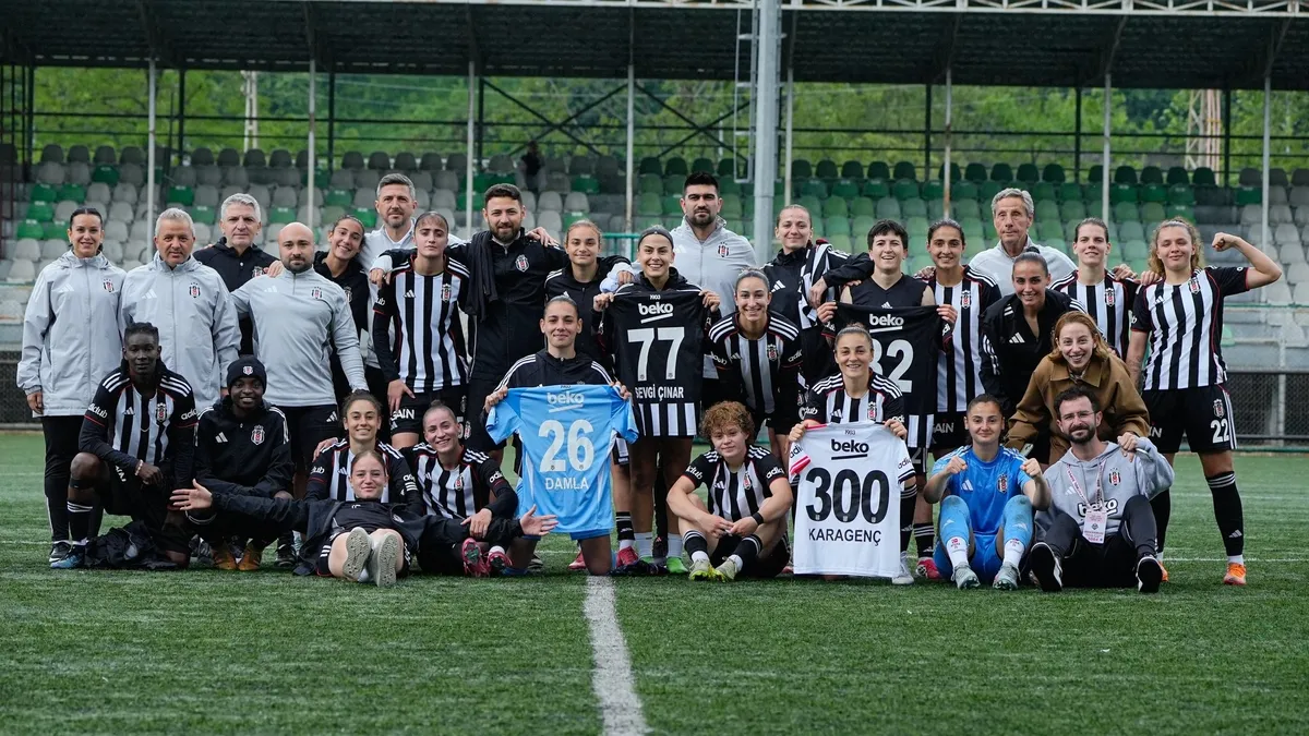 Beşiktaş Kadın Futbol Takımı'nda 10 futbolcuyla yollar ayrıldı