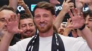 Salih Özcan Beşiktaş için İstanbul'a geldi! Taraftarlar coşkuyla karşıladı