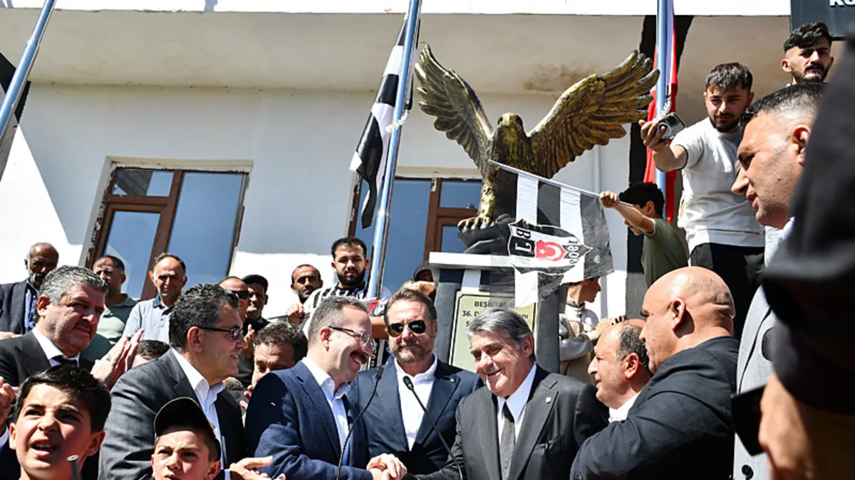 Beşiktaş köyünde kartal heykeli açıldı