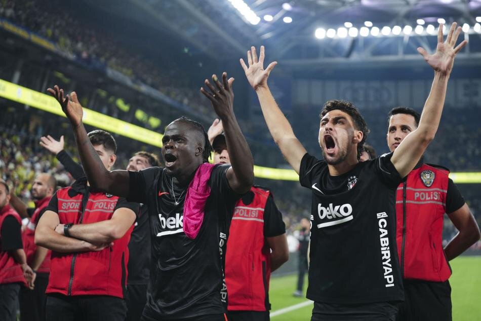 Süper Lig Derbisinde Beşiktaş, Fenerbahçe'yi 2-1 Yenerek Göz Doldurdu