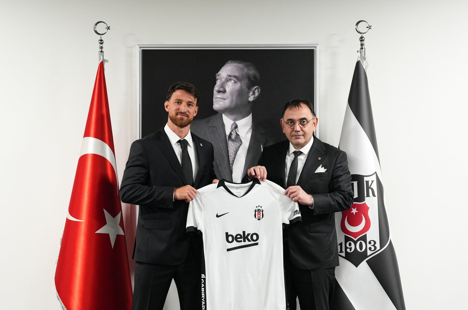 Salih Özcan Beşiktaş'a transfer oldu: 3+1 yıllık sözleşme imzalandı