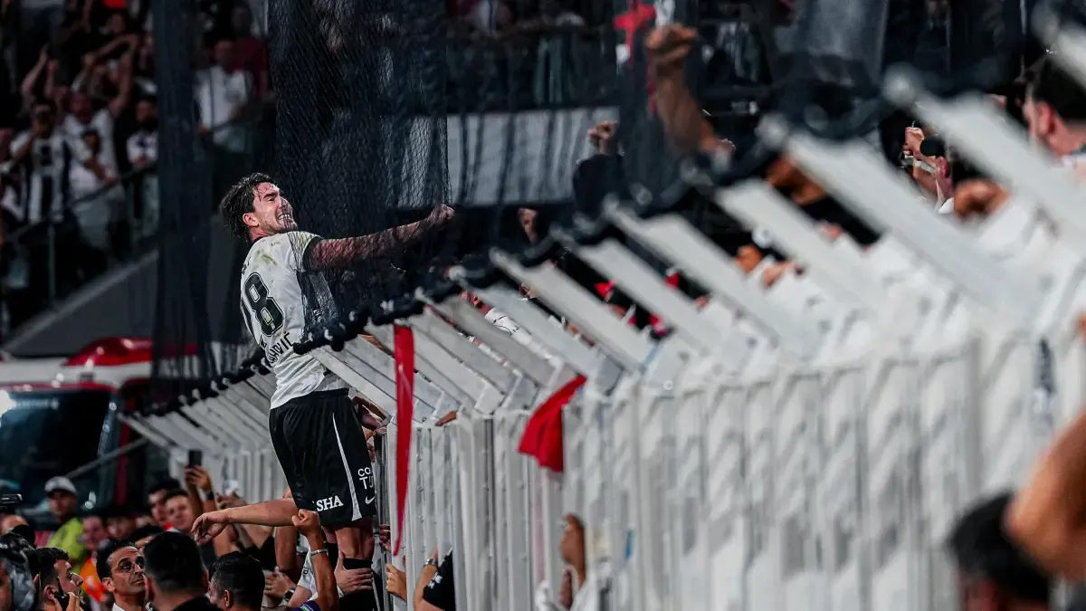 Vlahovic ve Salah'ın Türkiye'deki İlk Maçları: Farklı Sonuçlar