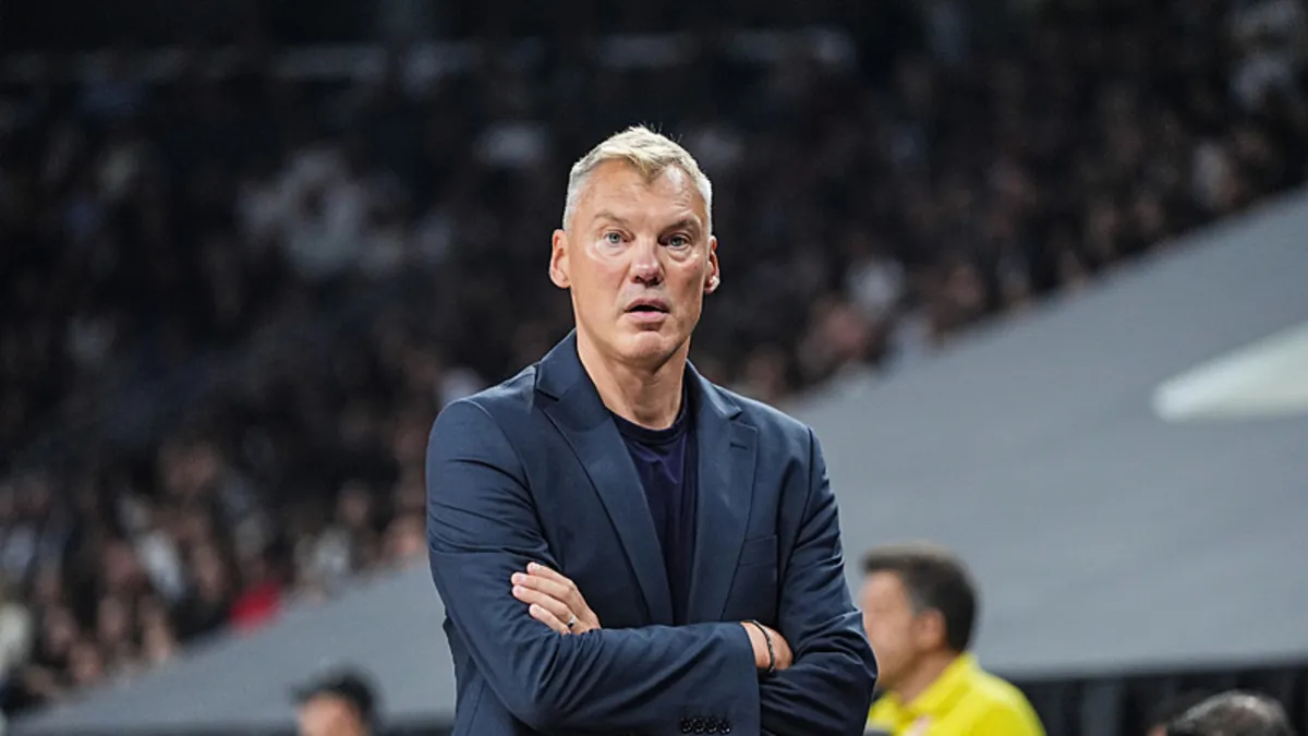 Fenerbahçe, Beşiktaş'ı 72-59 mağlup ederek üst üste 2. kez şampiyon oldu