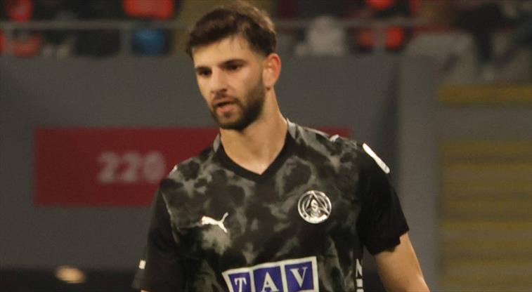 Beşiktaş'ın yeni transferi Ümit Akdağ İstanbul'a geliyor!