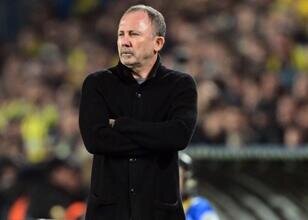 Beşiktaş, Fenerbahçe'ye Yenilerek Türkiye Kupası'na Odaklandı