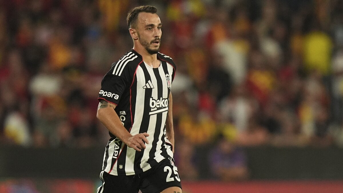 Beşiktaş'ta Gökhan Sazdağı, Çorum FK'ya transfer oldu