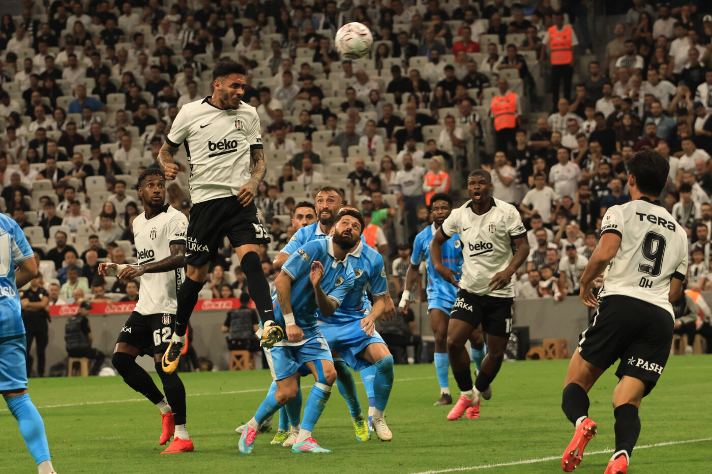Beşiktaş, Erzurumspor'u 3-0 ile geçti; OM ile karşılaşacak