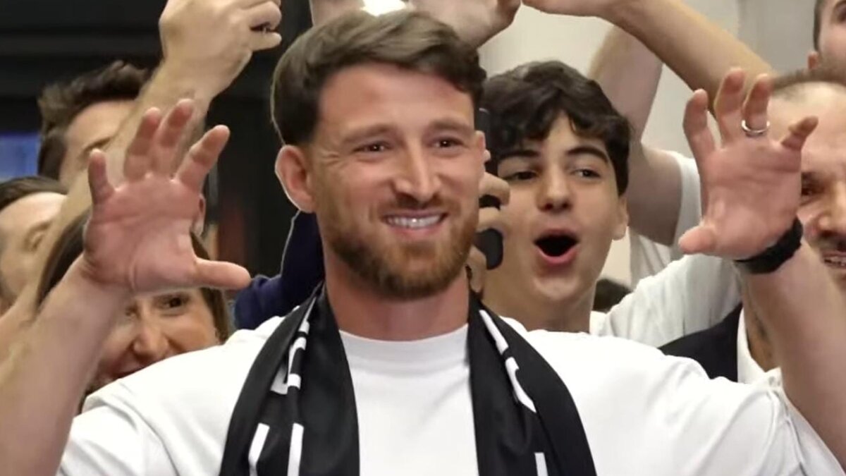 Salih Özcan Beşiktaş'a transfer oldu, İstanbul'a geldi!
