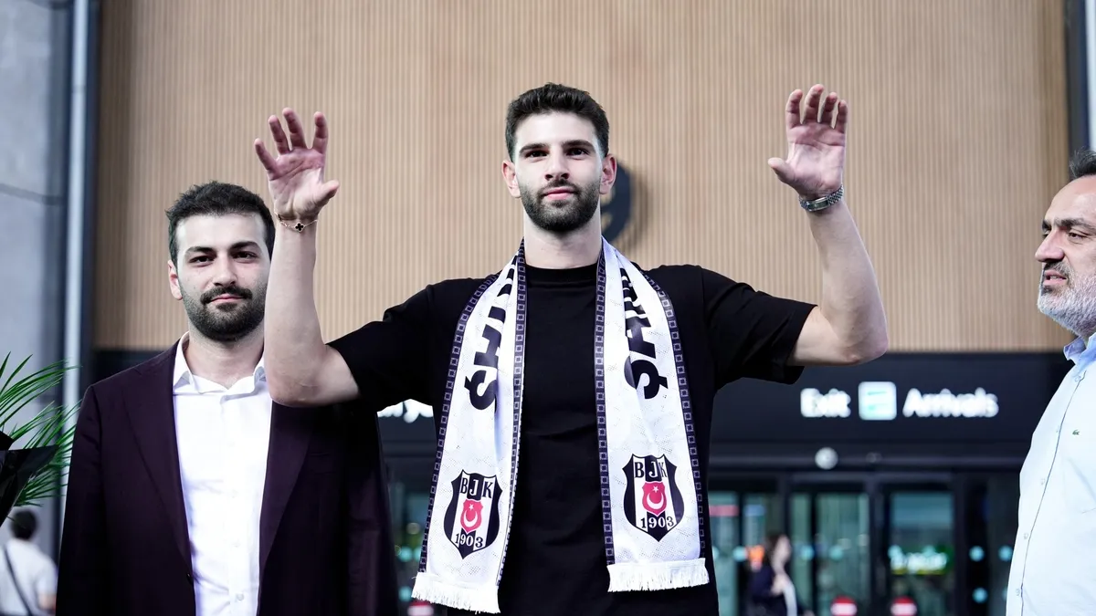 Beşiktaş'ın yeni transferi Ümit Akdağ İstanbul'a geldi