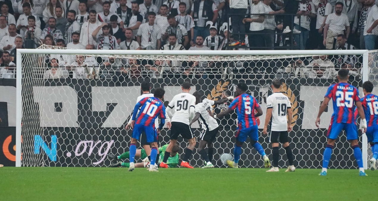 Crystal Palace, Beşiktaş karşısında galibiyeti kaçırdı; Pierre Sage üzerindeki baskı arttı