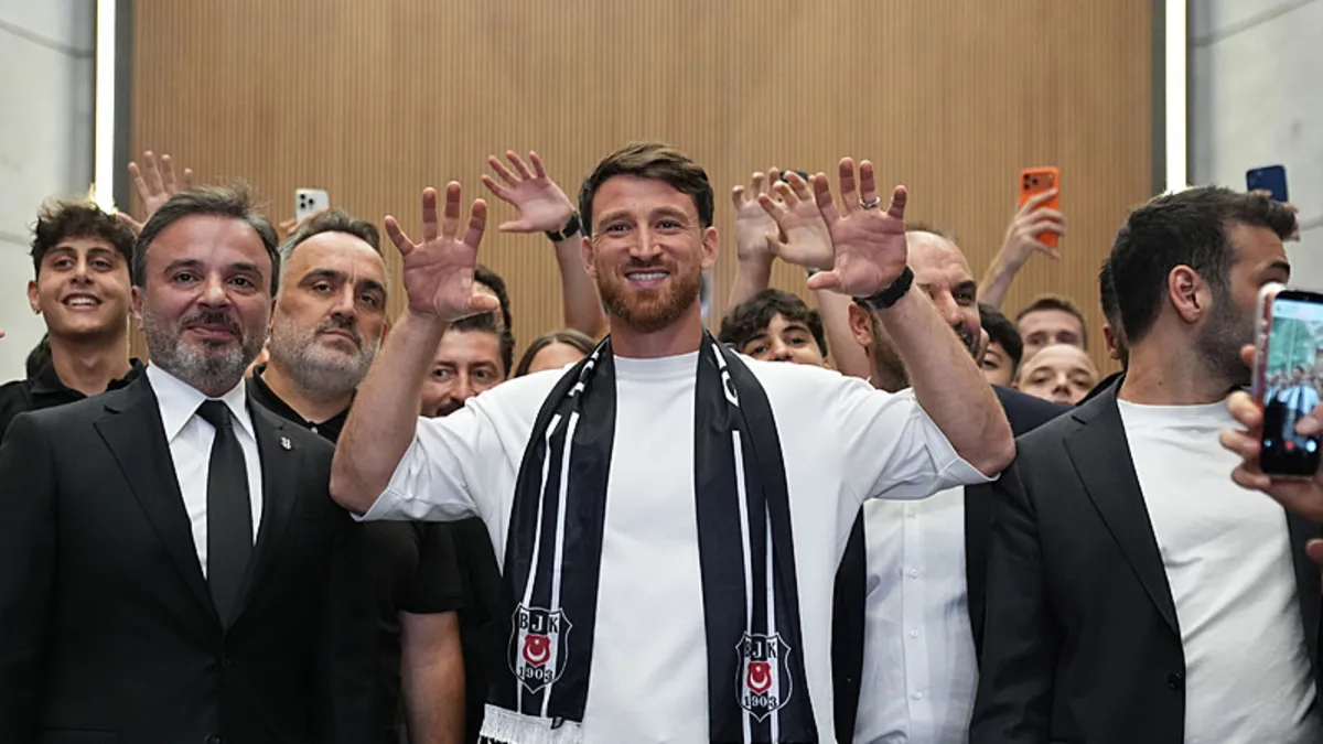 Beşiktaş'ın yeni transferi Salih Özcan İstanbul'a geldi