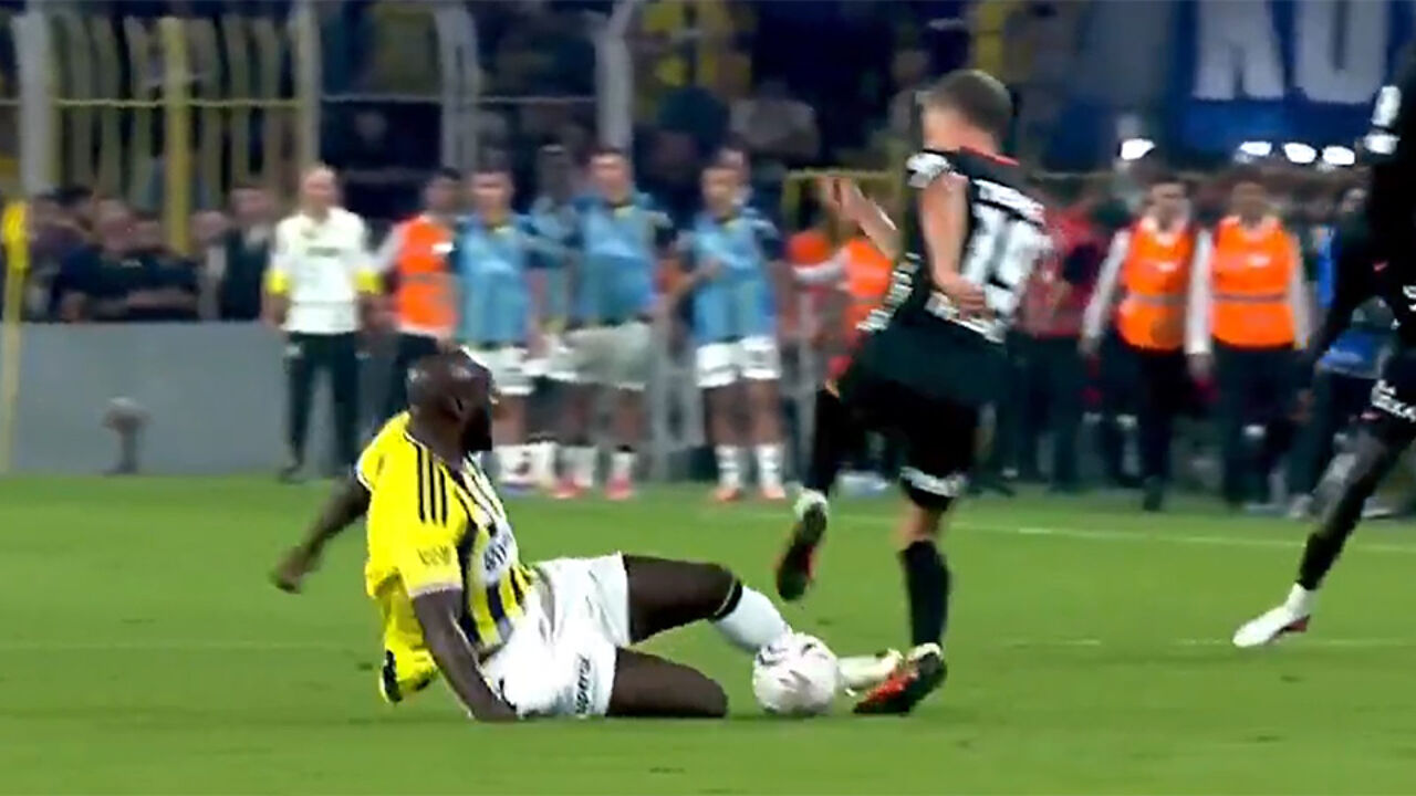 Fenerbahçe - Beşiktaş derbisinde Lukaku ve Trossard arasında gergin anlar