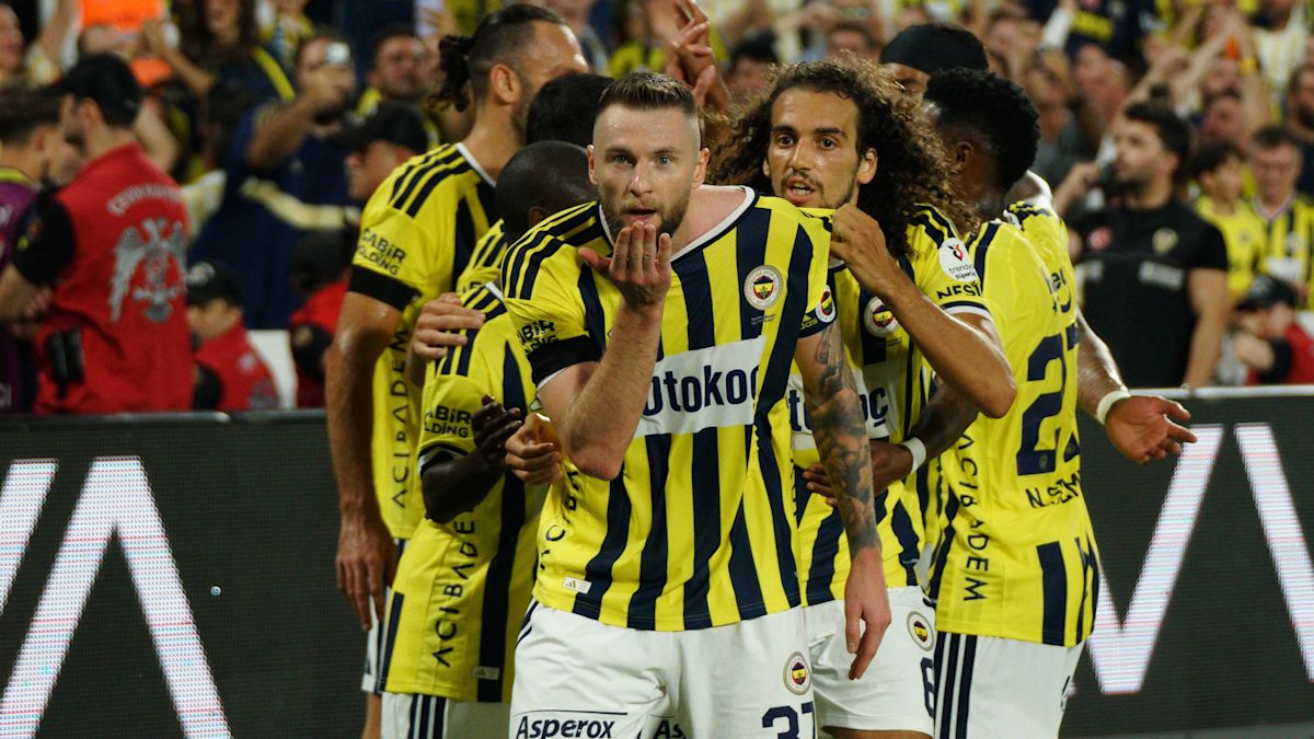 Fenerbahçe, Beşiktaş'a 2-1 mağlup oldu: Skriniar'dan uyarı
