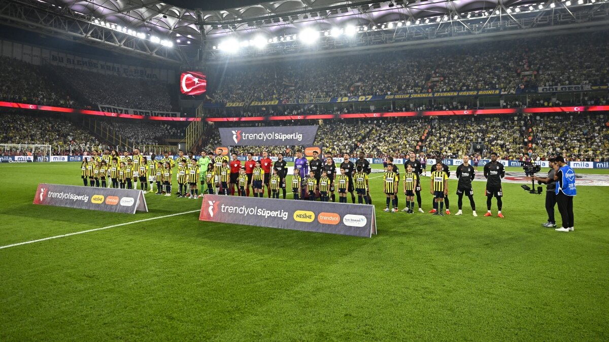 Beşiktaş taraftarları Kadıköy'e akın etti: 2 bin kişi destek için oradaydı