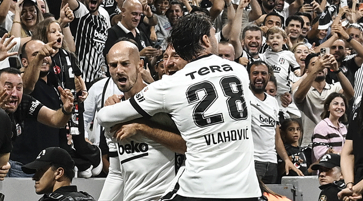 Dusan Vlahovic Beşiktaş'ta Hat-trick Yaptı, Rıdvan Yılmaz 100. Maçına Çıktı