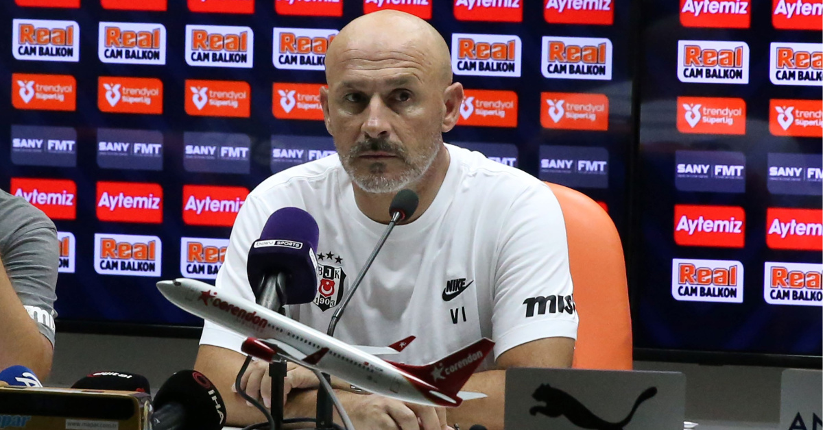 Vincenzo Italiano: 'Kırmızı kart çıkmalıydı'