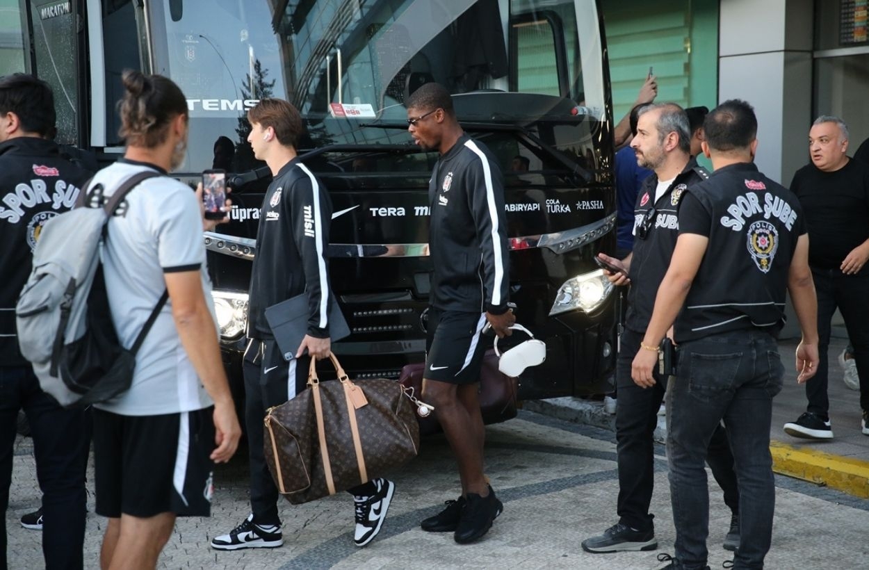 Beşiktaş kafilesi Diyarbakır'da taraftarlarıyla buluştu
