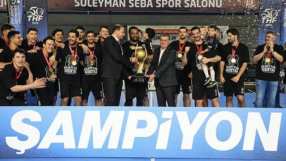 Beşiktaş Hentbol Takımı Şampiyonluk Kupasını Aldı!