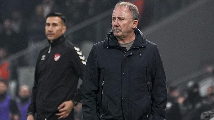 Beşiktaş'ta Orta Saha Rekabeti Kızıştı: Forma Yarışı