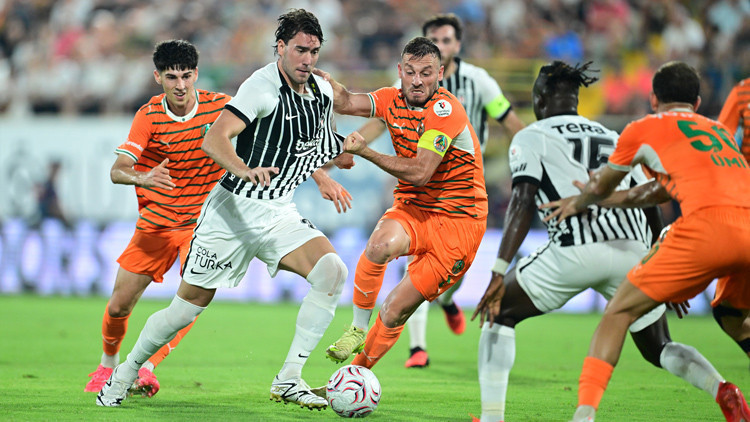 Beşiktaş, Alanyaspor'a Deplasmanda 1-0 Mağlup Oldu