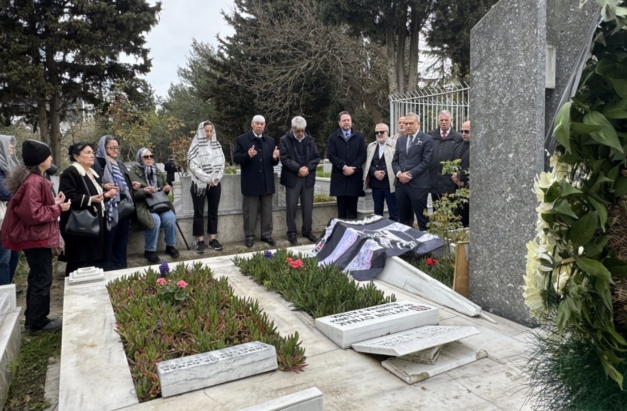 Hakkı Yeten, mezarı başında anıldı: Beşiktaşlılık duruşu vurgulandı