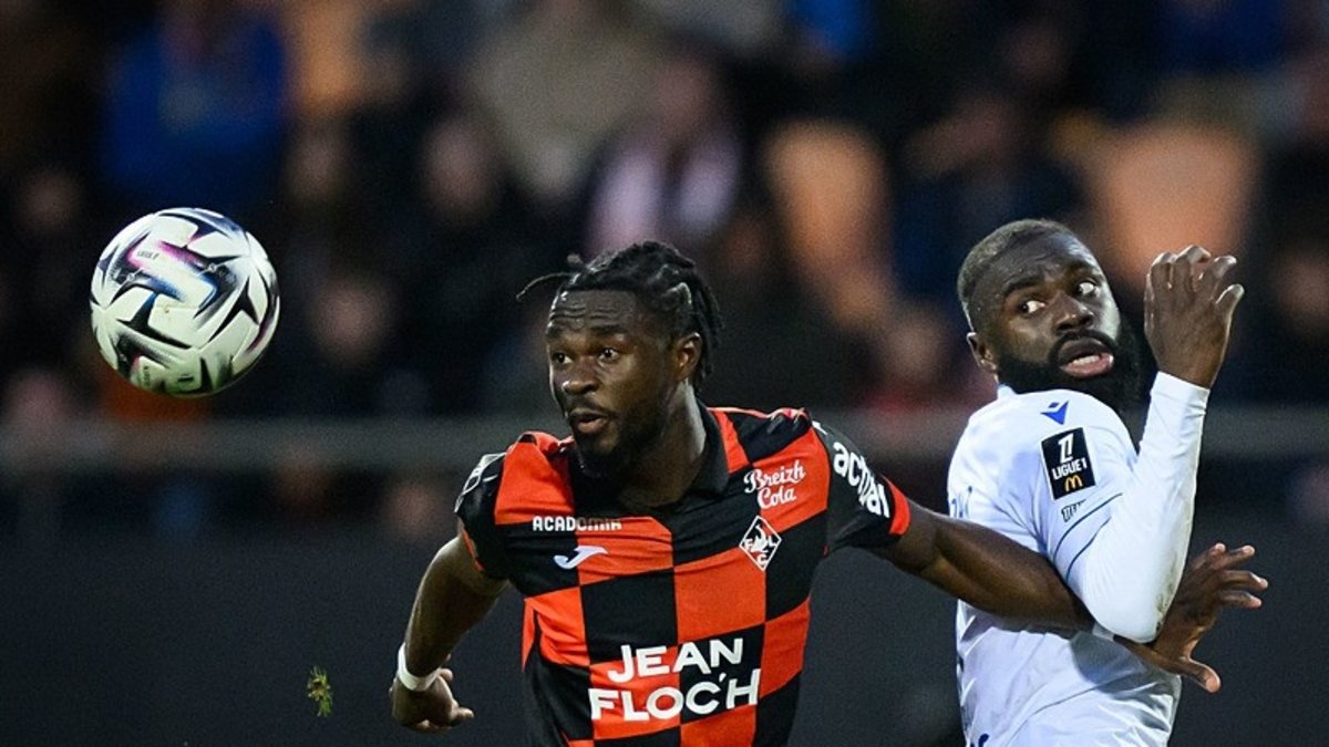 Beşiktaş'ın Hedefinde 2 Sol Bek Var: Yongwa ve Karouani