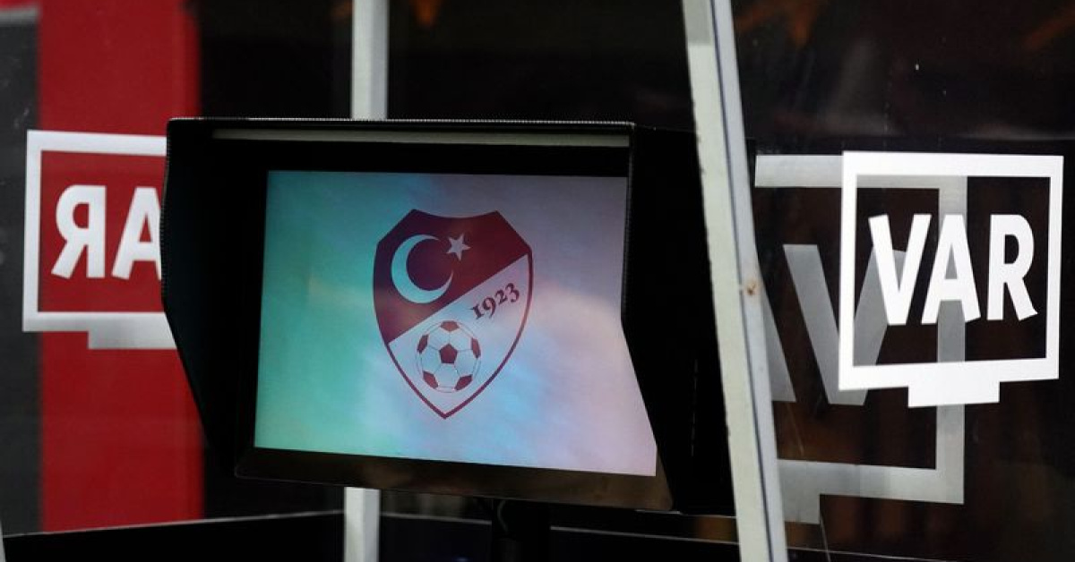 Beşiktaş - Trabzonspor maçında VAR koltuğunda Andrew Donaldson Dallas oturacak