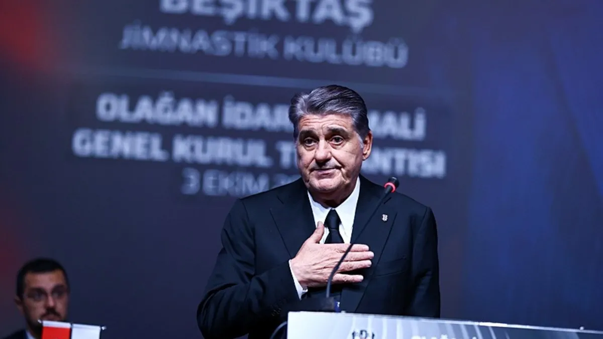 Beşiktaş'ta Serdal Adalı ve Yönetimi İbra Edildi