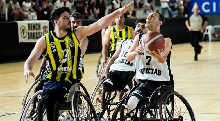 Beşiktaş, Fenerbahçe'yi 92-79 yenerek seriyi eşitledi