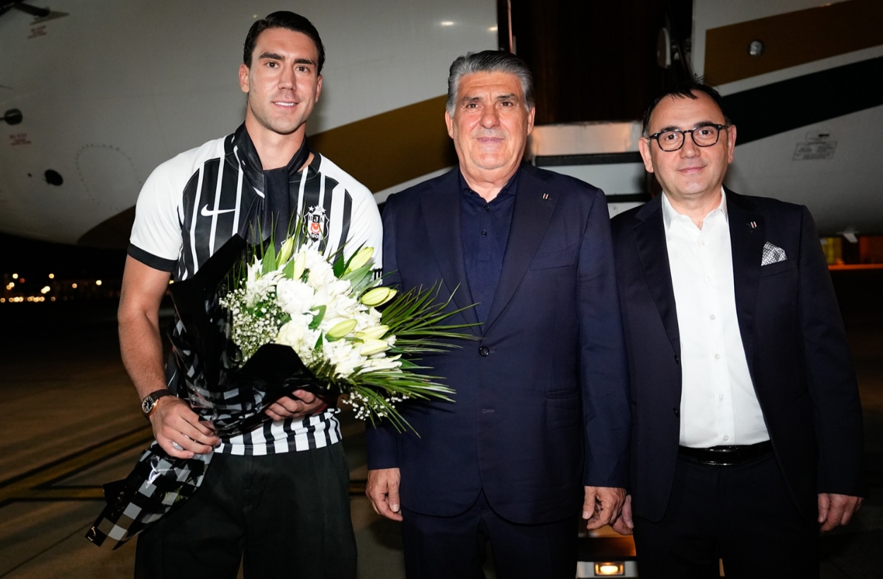 Vlahovic'in lisansı için İtalya'dan izin bekleniyor