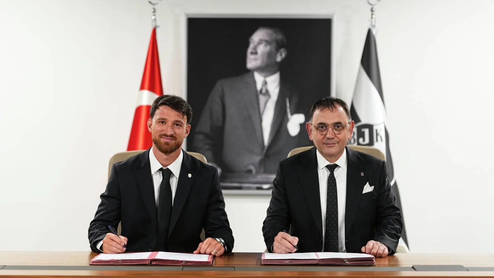 Beşiktaş, Salih Özcan ile 3+1 yıllık sözleşme imzaladı