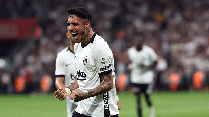 Beşiktaş, Erzurum FK'yi 3-0 ile geçerek liderliğe yükseldi