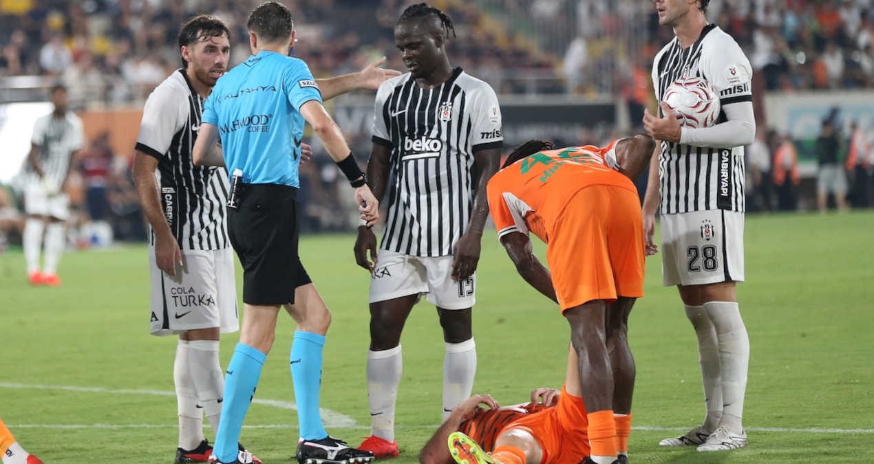 Beşiktaş, Alanyaspor'a Yenilerek Hakemlere İsyan Etti