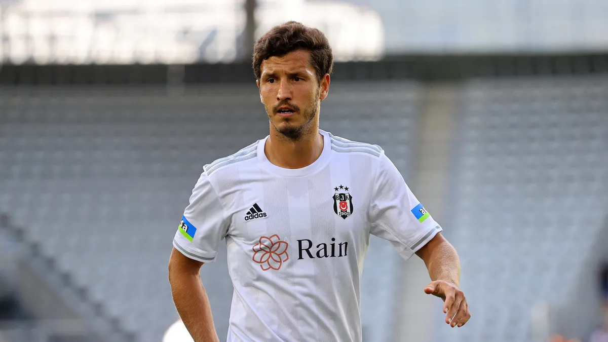 Salih Uçan Beşiktaş'a veda etti: 'Yeni bir hikâye başlıyor'