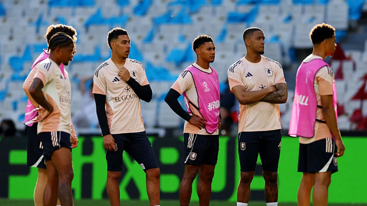 Aston Villa, UEFA Avrupa Ligi Finali İçin Beşiktaş Park'ta Antrenman Yaptı