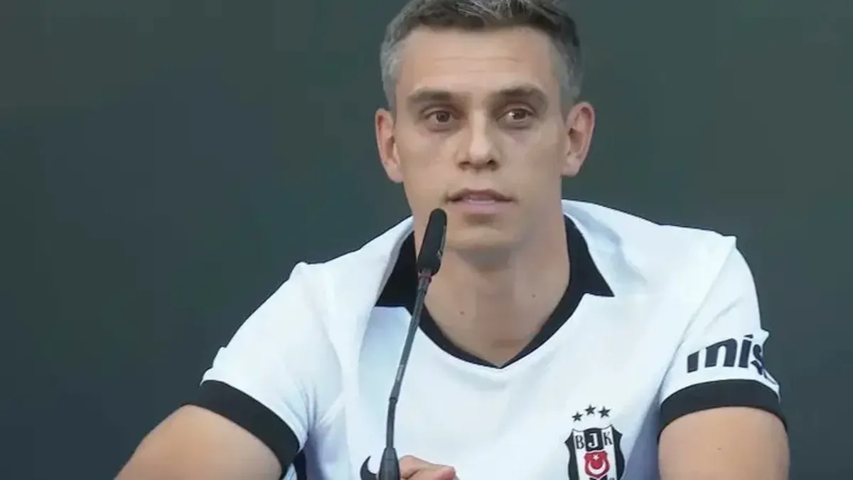 Leandro Trossard Beşiktaş'ta İmza Attı, 20 Bin Taraftar Coşkulu Anlara Tanıklık Etti