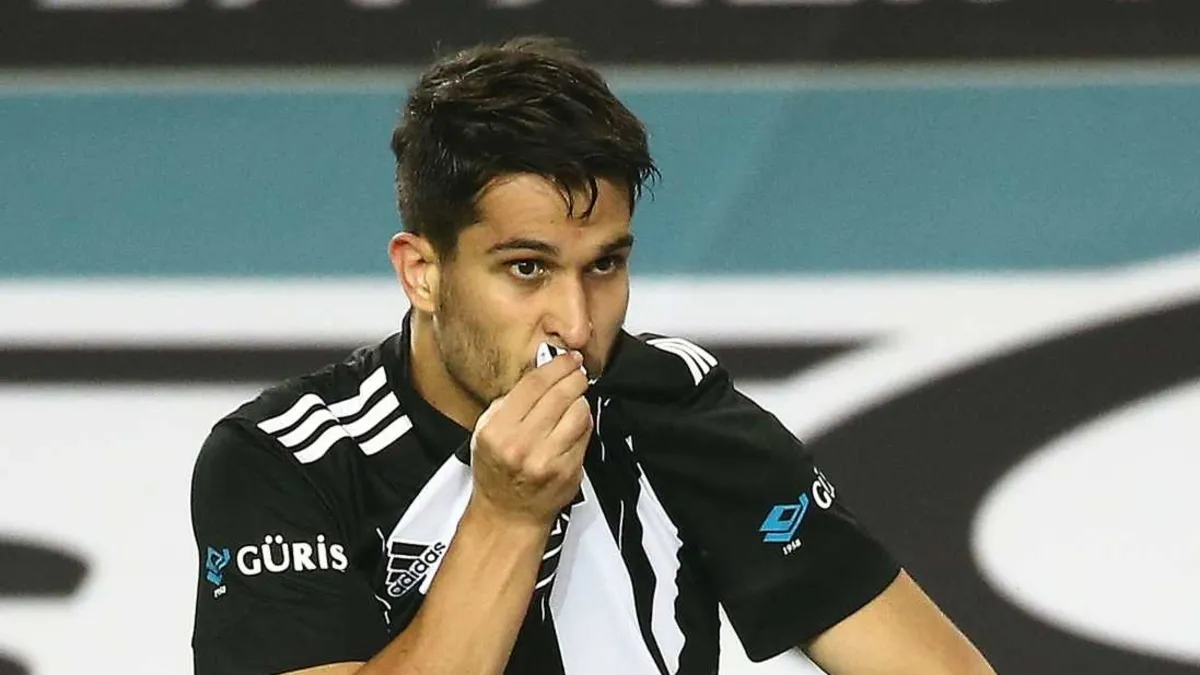 Necip Uysal Beşiktaş'a Veda Ediyor
