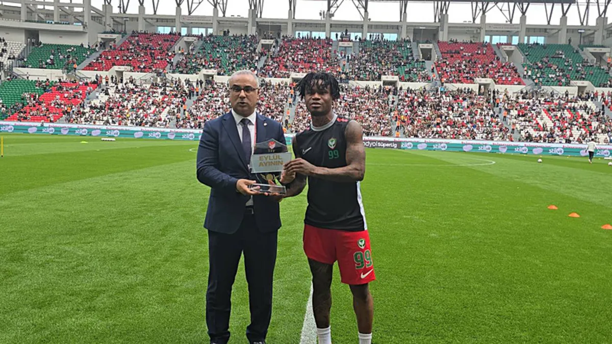 Gift Orban, Beşiktaş'a attığı golle eylül ayının en güzel golü seçildi