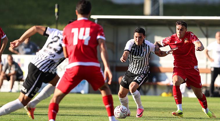 Beşiktaş, Widzew Lodz'a 2-0 Mağlup Oldu